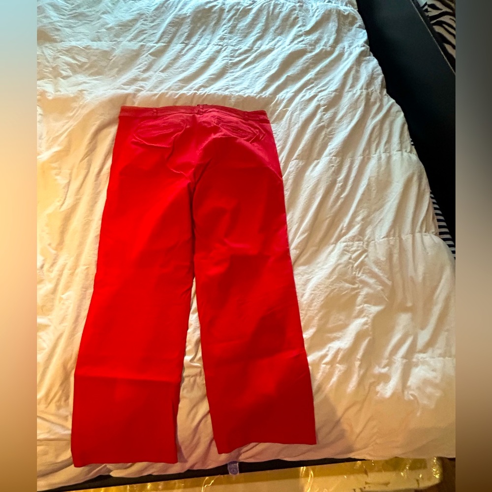 Red ankle pants with lots of stretch! Great vibrant red colour and fit!